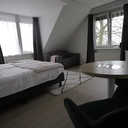 Zuideinde Hotel 2*